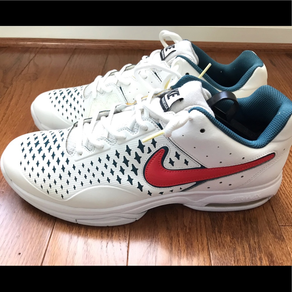 Men’s Nike Air Cage Advantage. Preowned size 12.5